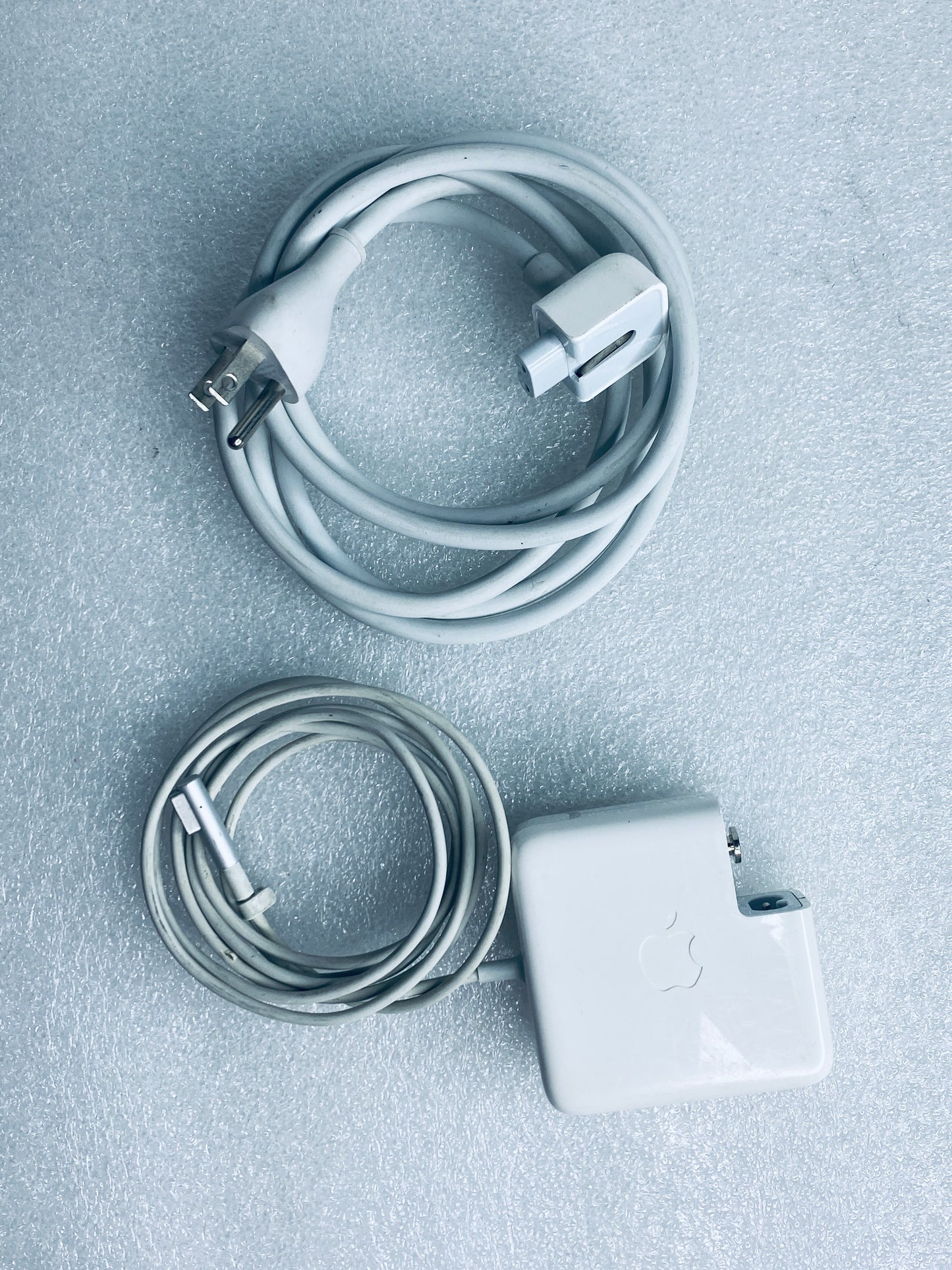 apple 60W Magsafe Power Adapter For 13" MacBook Pro, A1344 - READ