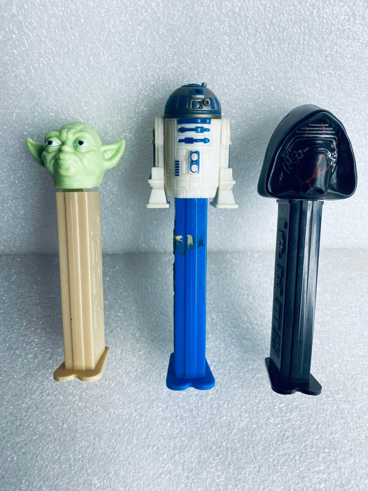#47 - lot of 3 - Star Wars Pez Dispensers, Kylo Ren/Yoda/R2-D2, Approx 4/12" - (IN CONDITION AS SHOWN)