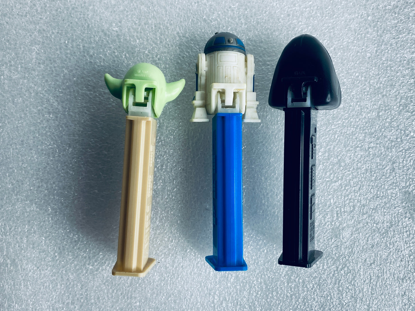 #47 - lot of 3 - Star Wars Pez Dispensers, Kylo Ren/Yoda/R2-D2, Approx 4/12" - (IN CONDITION AS SHOWN)