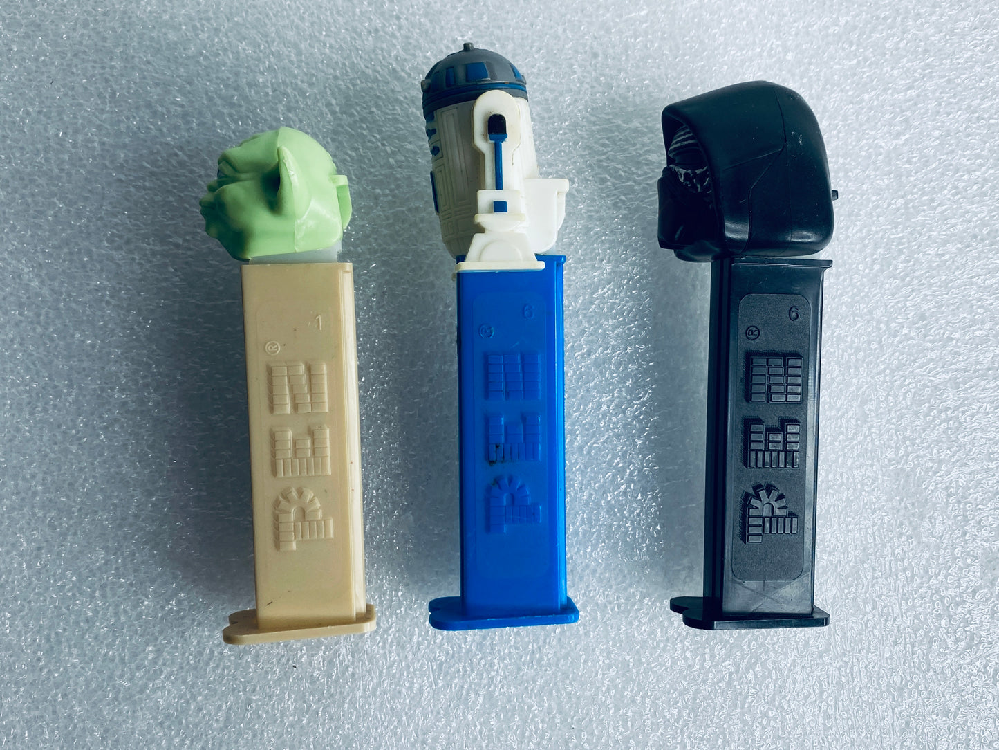 #47 - lot of 3 - Star Wars Pez Dispensers, Kylo Ren/Yoda/R2-D2, Approx 4/12" - (IN CONDITION AS SHOWN)