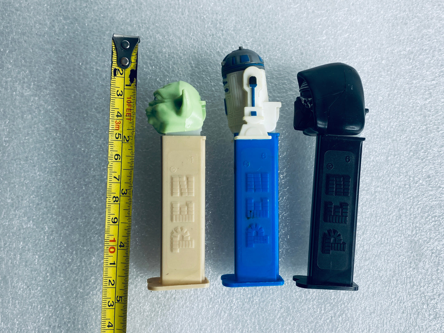 #47 - lot of 3 - Star Wars Pez Dispensers, Kylo Ren/Yoda/R2-D2, Approx 4/12" - (IN CONDITION AS SHOWN)