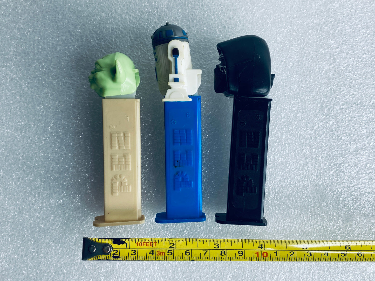 #47 - lot of 3 - Star Wars Pez Dispensers, Kylo Ren/Yoda/R2-D2, Approx 4/12" - (IN CONDITION AS SHOWN)