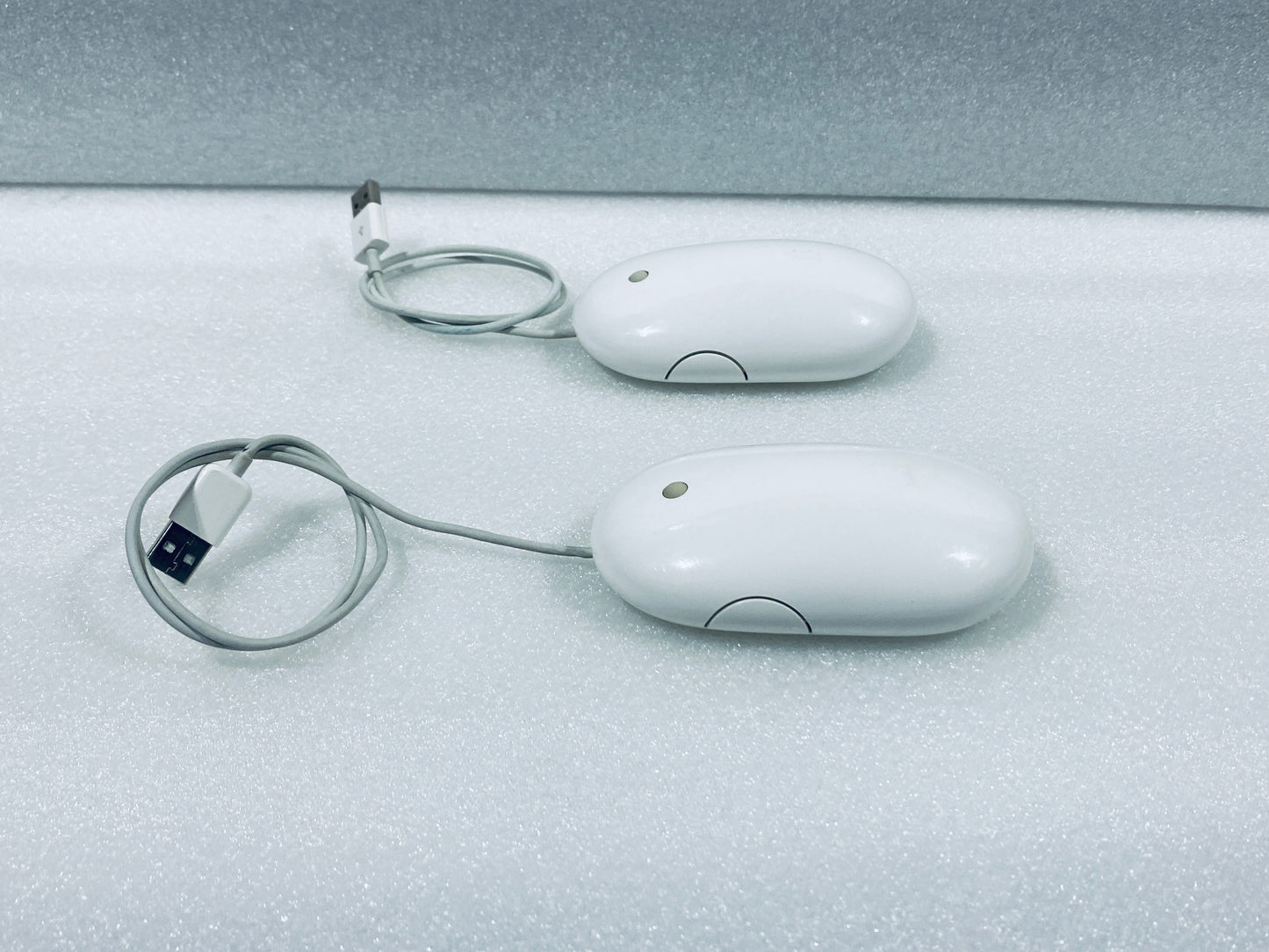 lot Of 2 - Apple USB White Wired Mighty/Optical Mouse, A1152-READ