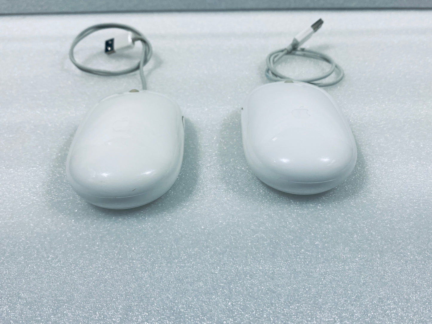 lot Of 2 - Apple USB White Wired Mighty/Optical Mouse, A1152-READ