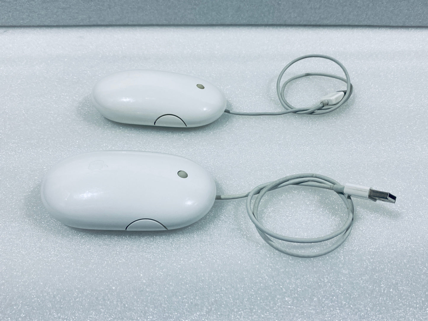 lot Of 2 - Apple USB White Wired Mighty/Optical Mouse, A1152-READ