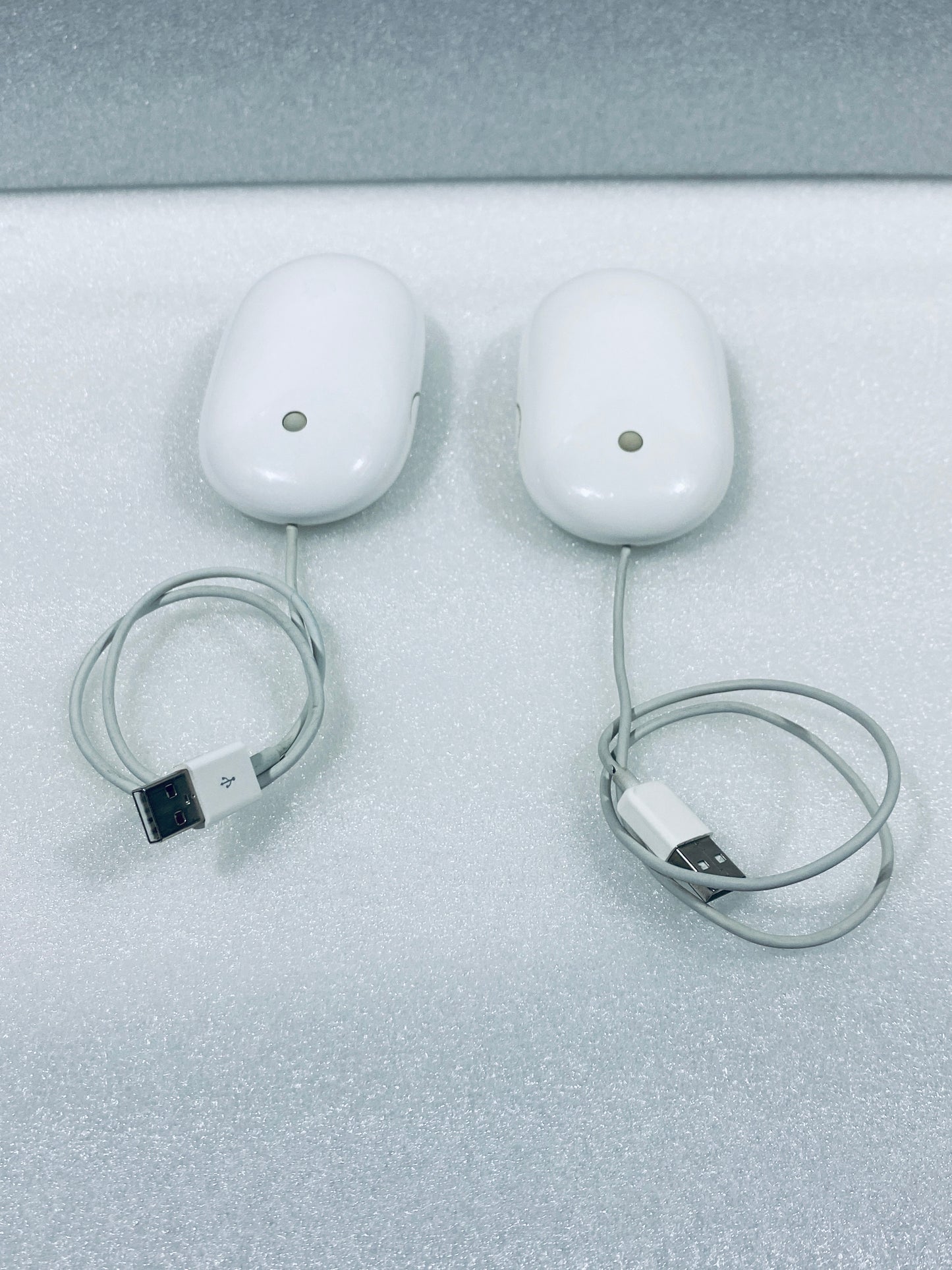 lot Of 2 - Apple USB White Wired Mighty/Optical Mouse, A1152-READ