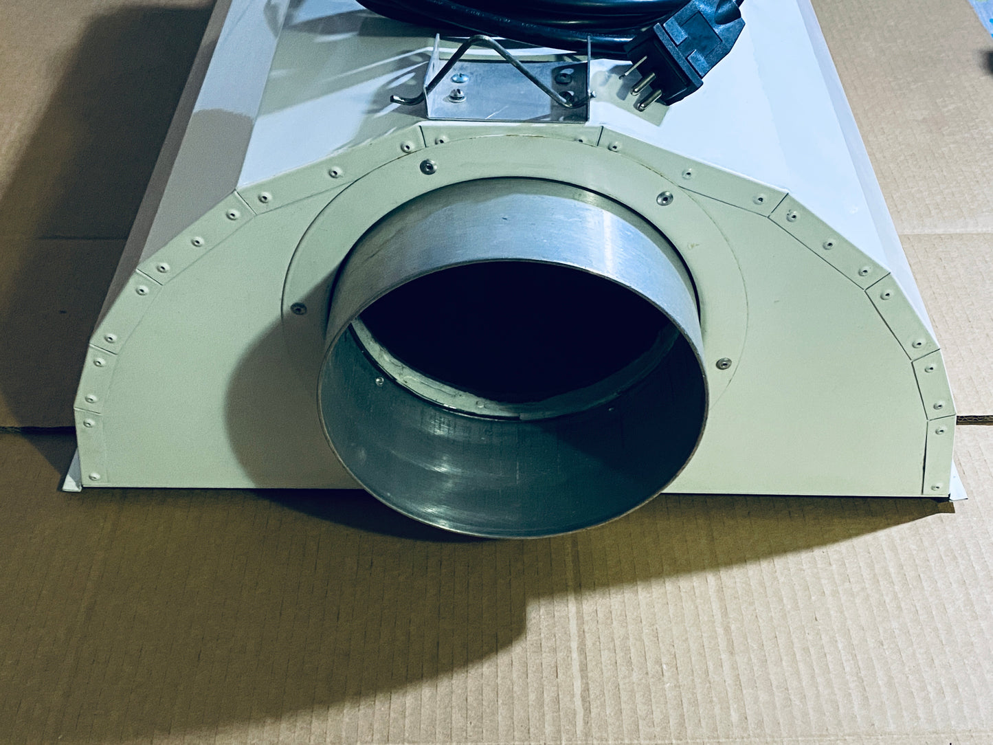 Hydrofarm 8” Air Cooled Grow Light & Gold 1000W Electronic Ballast