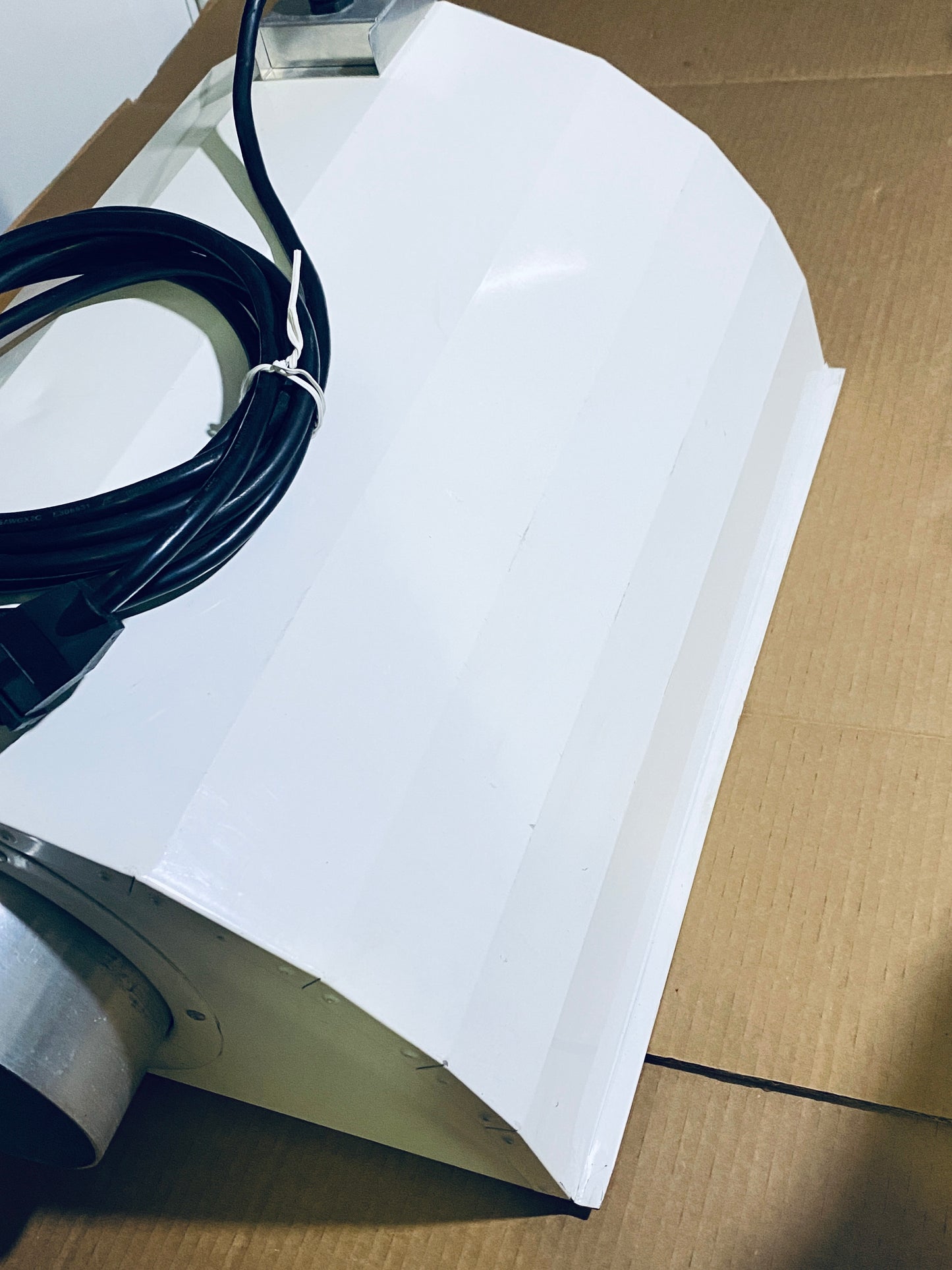 Hydrofarm 8” Air Cooled Grow Light & Gold 1000W Electronic Ballast