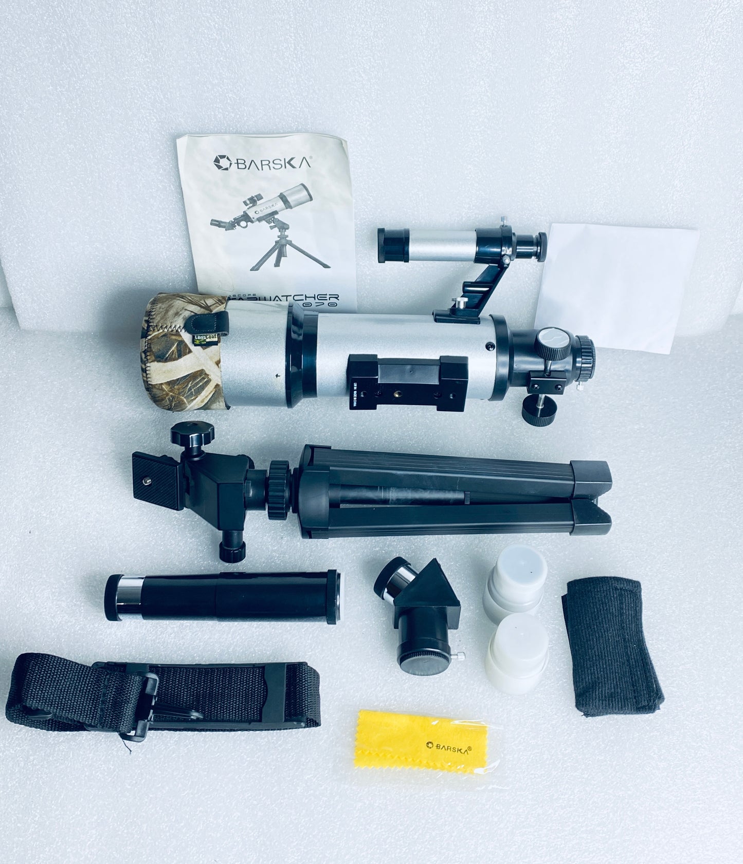 barska 300 Power Starwatcher Refractor Telescope With Mount & Carrying Case