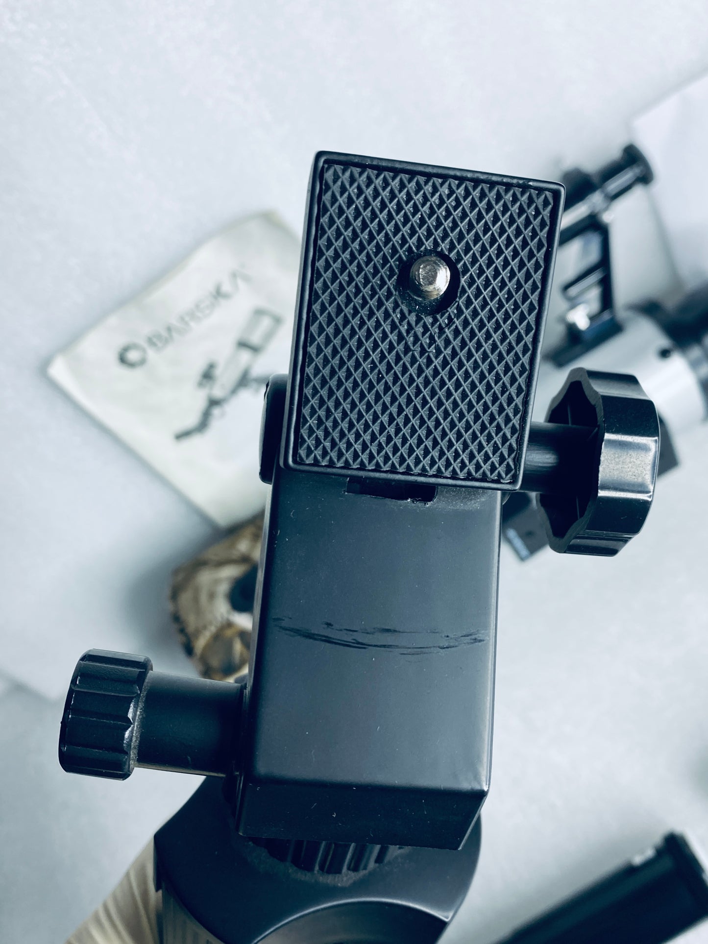 barska 300 Power Starwatcher Refractor Telescope With Mount & Carrying Case