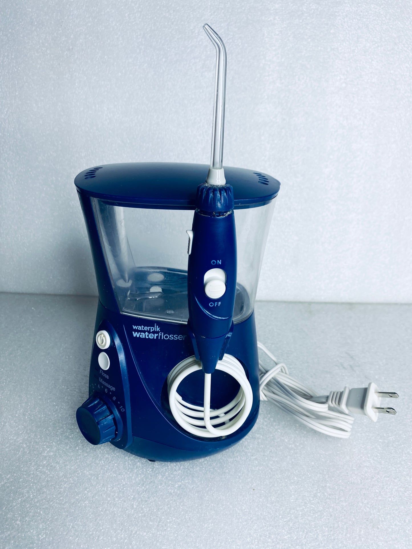#88 - waterpik Aquarius Blue Water Flosser, WP-663CD - (READ) - (IN CONDITION AS SHOWN)