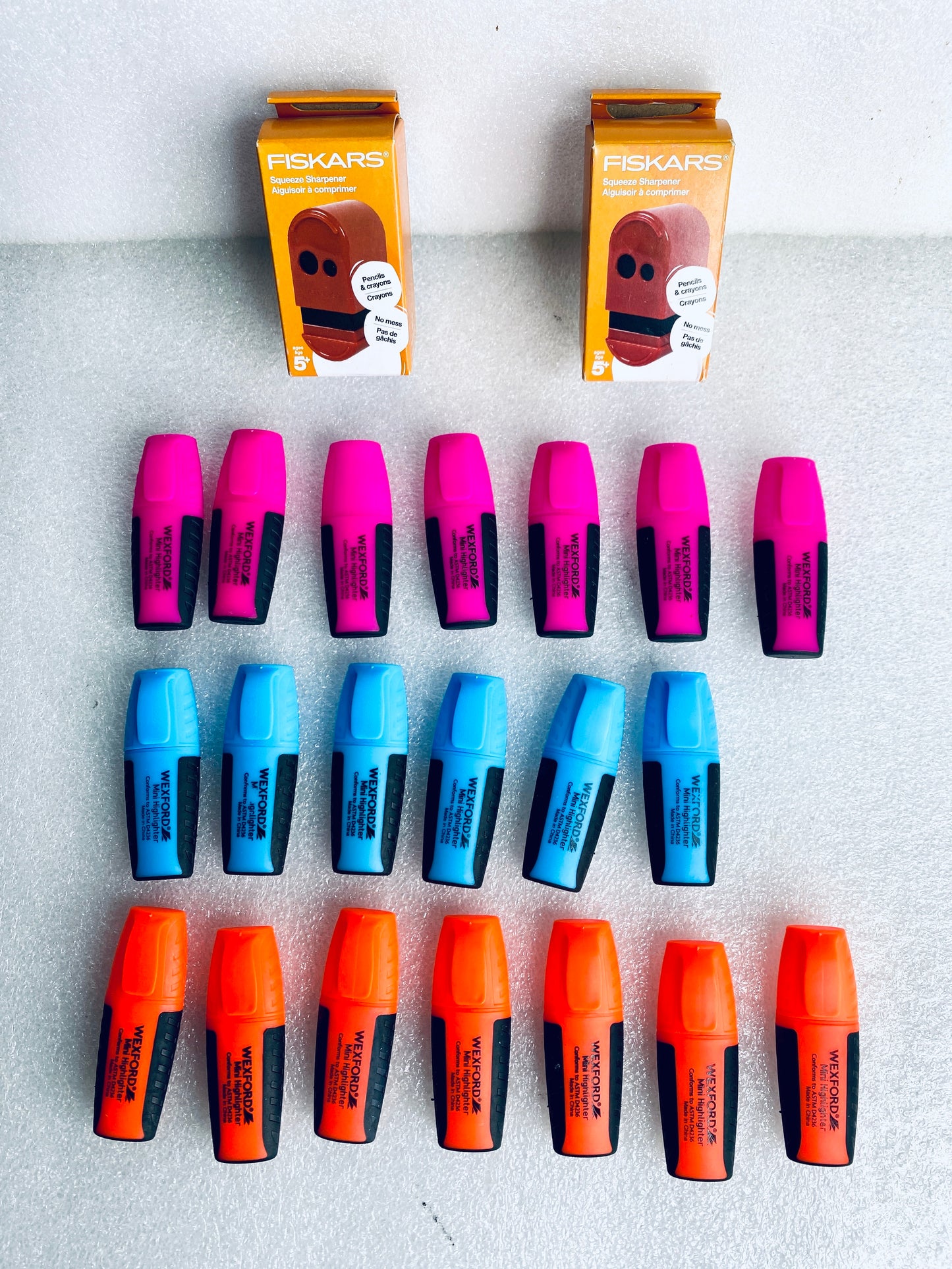 #90 - lot Of 22 - (2) Fiskars Sharpeners & (20) Wexford Mini Highlighters - (IN COLOR & CONDITION AS SHOWN)