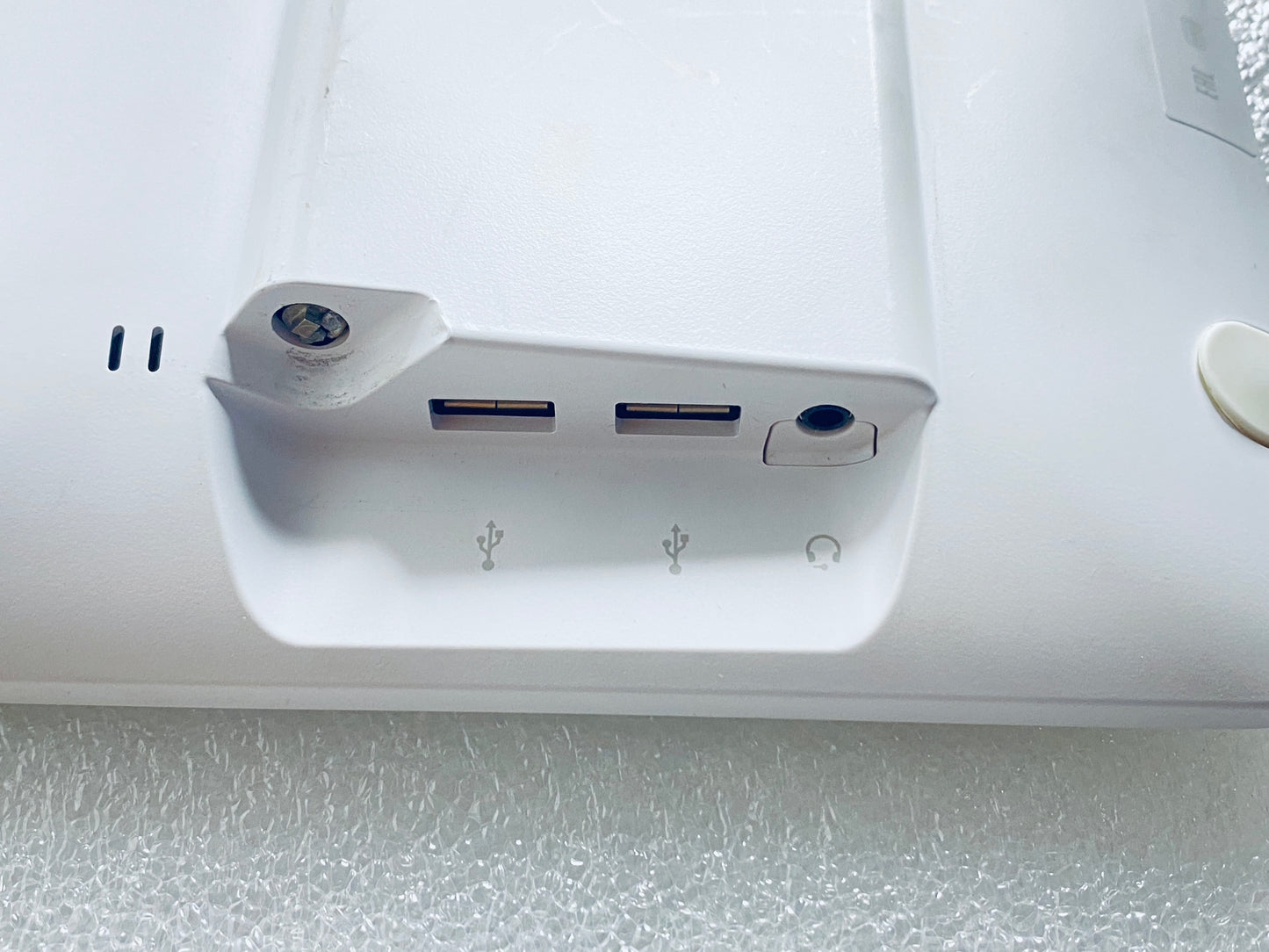 #107 - Cisco TelePresence Touch 10 Web Conference White Tablet, TTC5-09 - (READ) - (IN CONDITION AS SHOWN)$$
