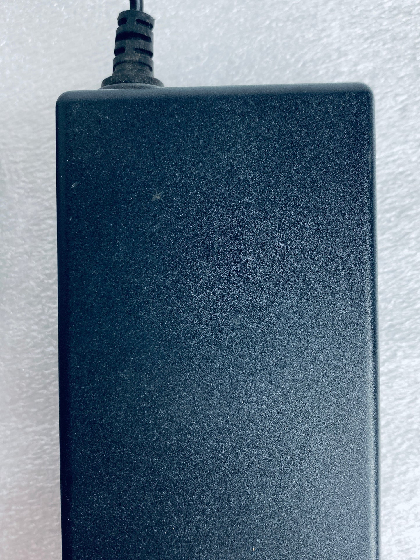 hoioto ADS-110DL-52-1 480096G AC/DC 48V 2A Switching Adapter, Black - (READ)