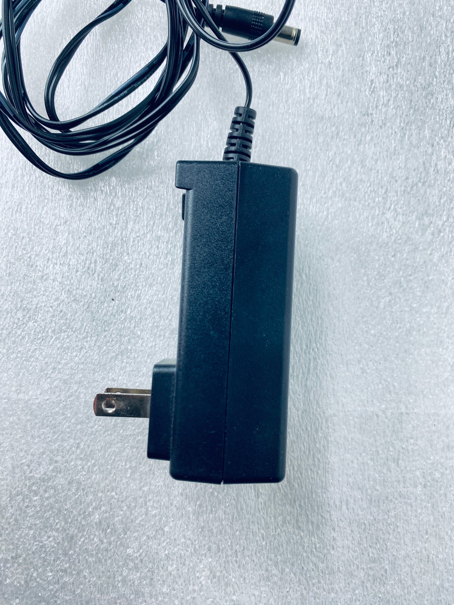 hoioto ADS-26FSG-12 12024EPCU AC/DC 12V 0.7A Switching Adapter, Black - (READ)