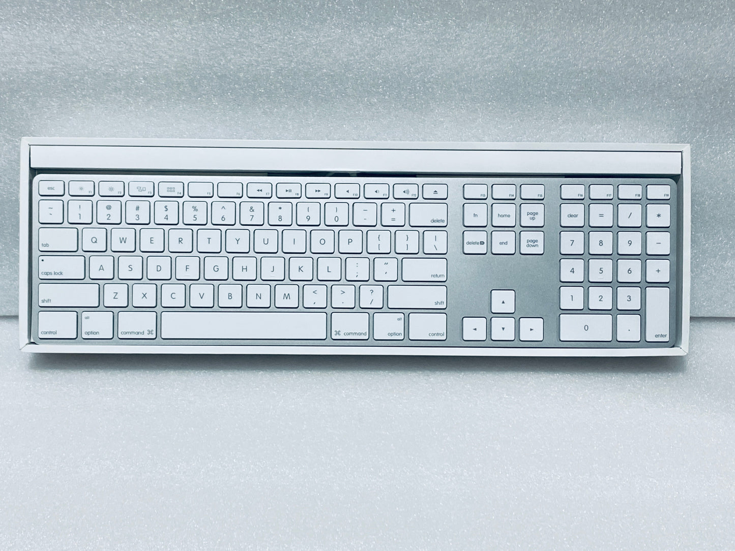Apple White Aluminum USB Wired Keyboard A1243 & Apple Wired Mouse A1152 - (READ)