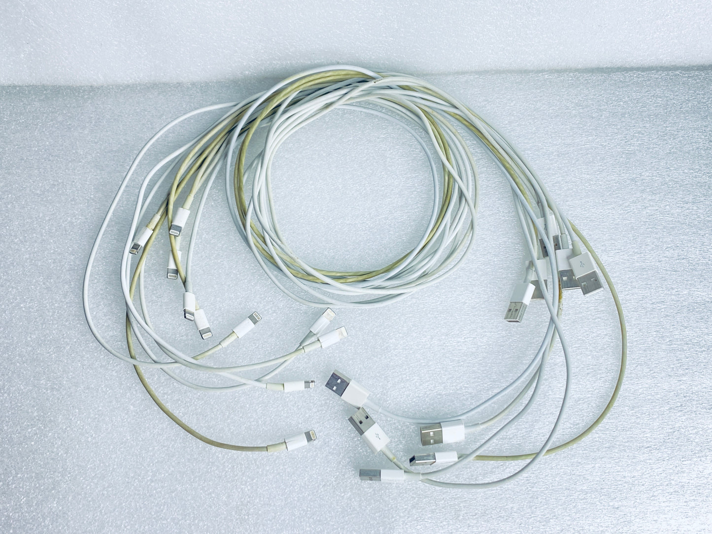 #174 - lot Of 10 - Mixed Sized Lightning Charge Cables For Apple iPhone & iPad - (READ) - (IN CONDITION AS SHOWN)