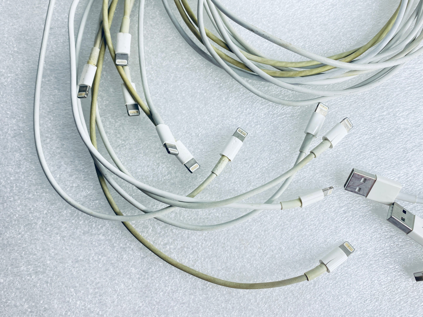 #174 - lot Of 10 - Mixed Sized Lightning Charge Cables For Apple iPhone & iPad - (READ) - (IN CONDITION AS SHOWN)