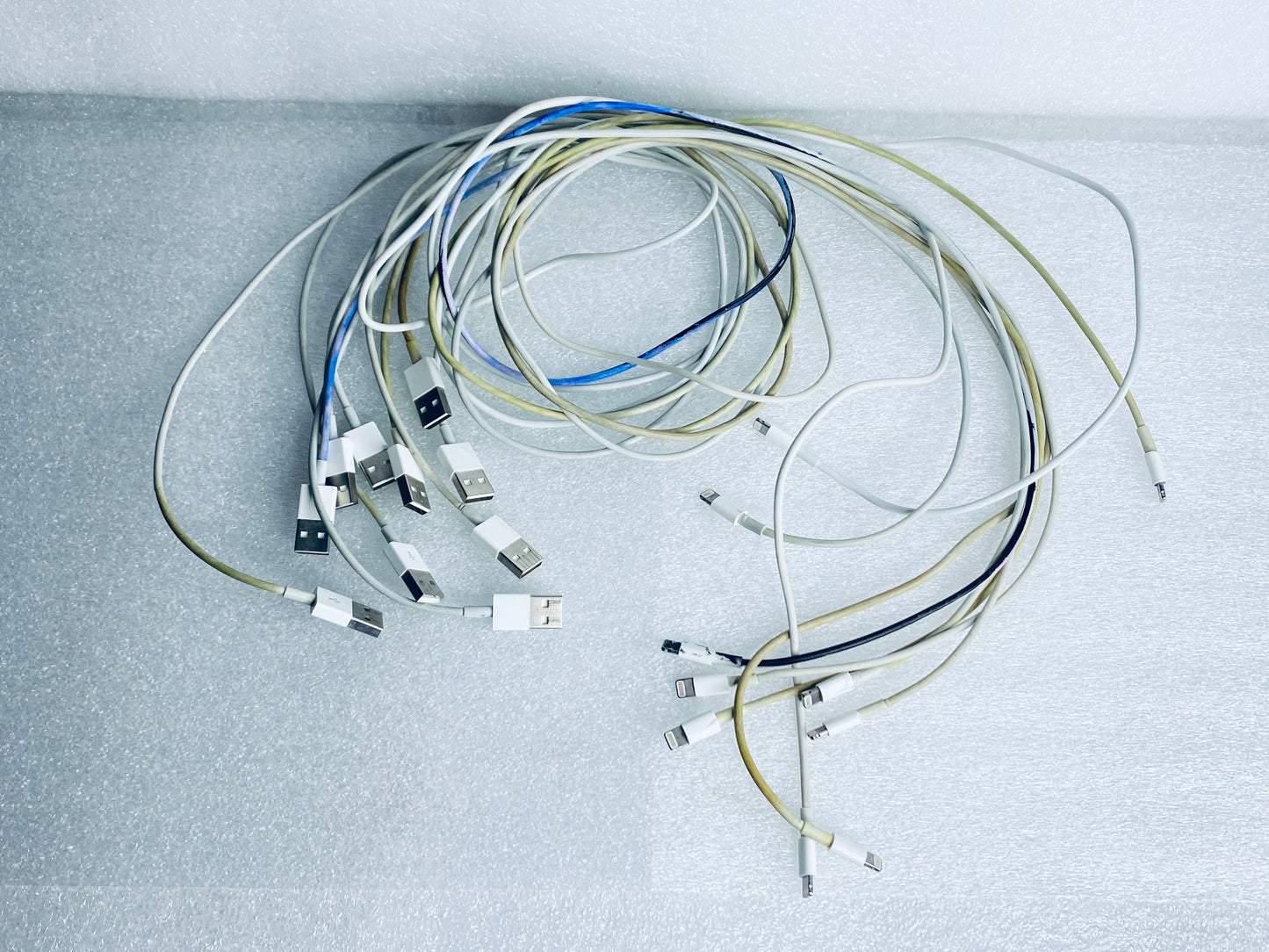 #176 - lot Of 10 - Mixed Sized Lightning Charge Cables For Apple iPhone & iPad - (READ) - (IN CONDITION AS SHOWN)