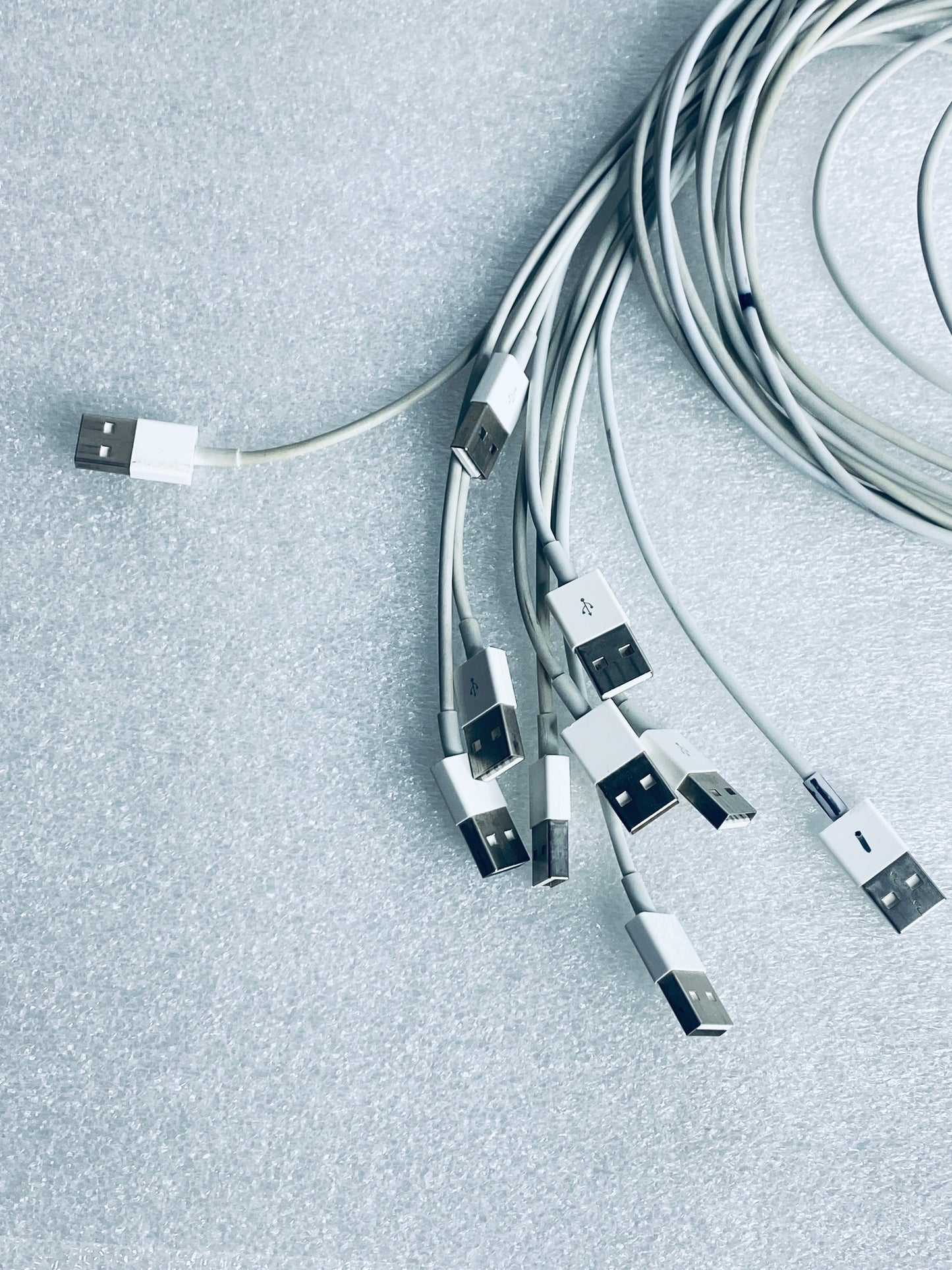 #177 - lot Of 10 - Mixed Sized Lightning Charge Cables For Apple iPhone & iPad - (READ) - (IN CONDITION AS SHOWN)