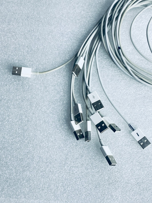 #177 - lot Of 10 - Mixed Sized Lightning Charge Cables For Apple iPhone & iPad - (READ) - (IN CONDITION AS SHOWN)