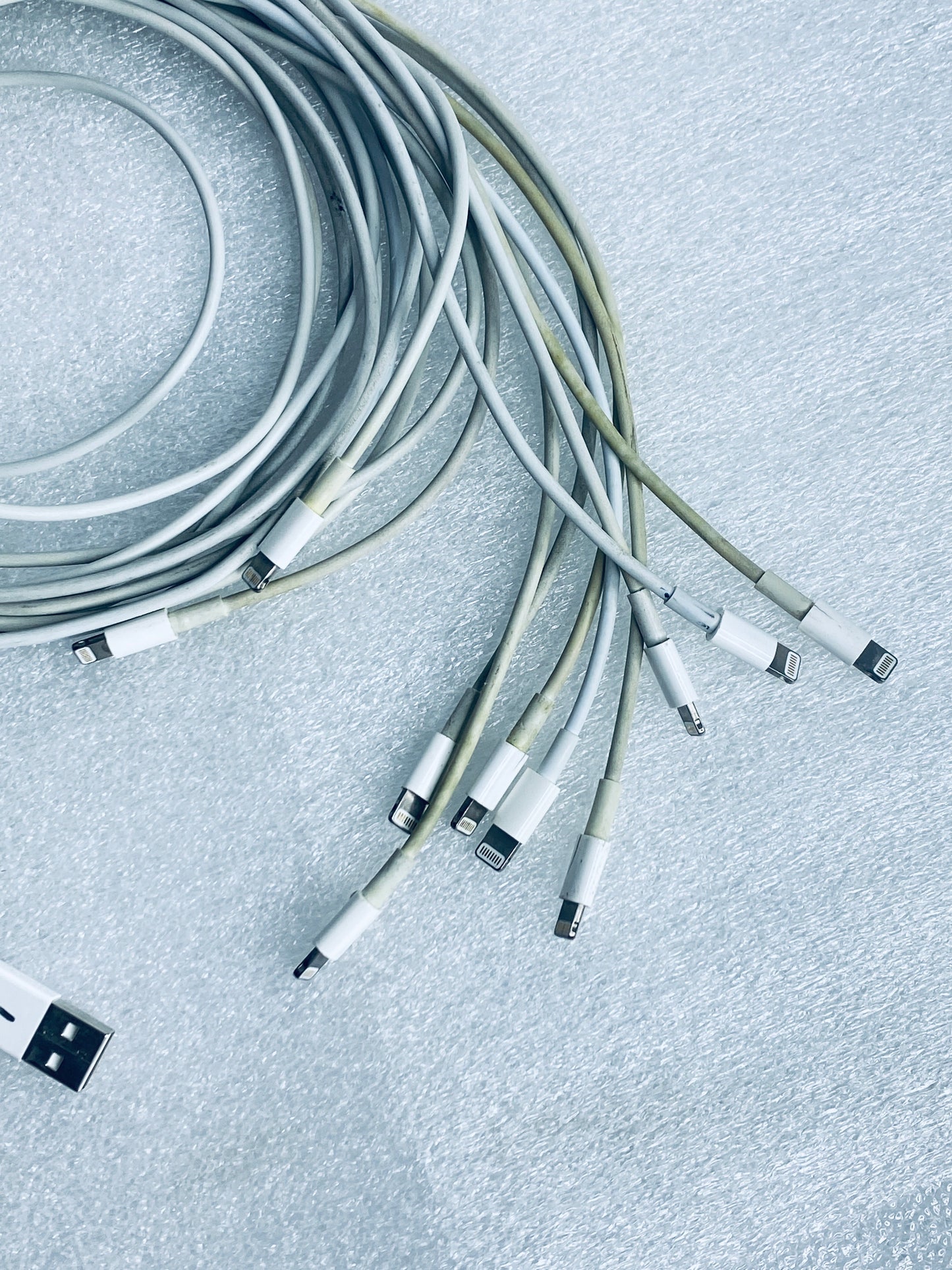 #177 - lot Of 10 - Mixed Sized Lightning Charge Cables For Apple iPhone & iPad - (READ) - (IN CONDITION AS SHOWN)