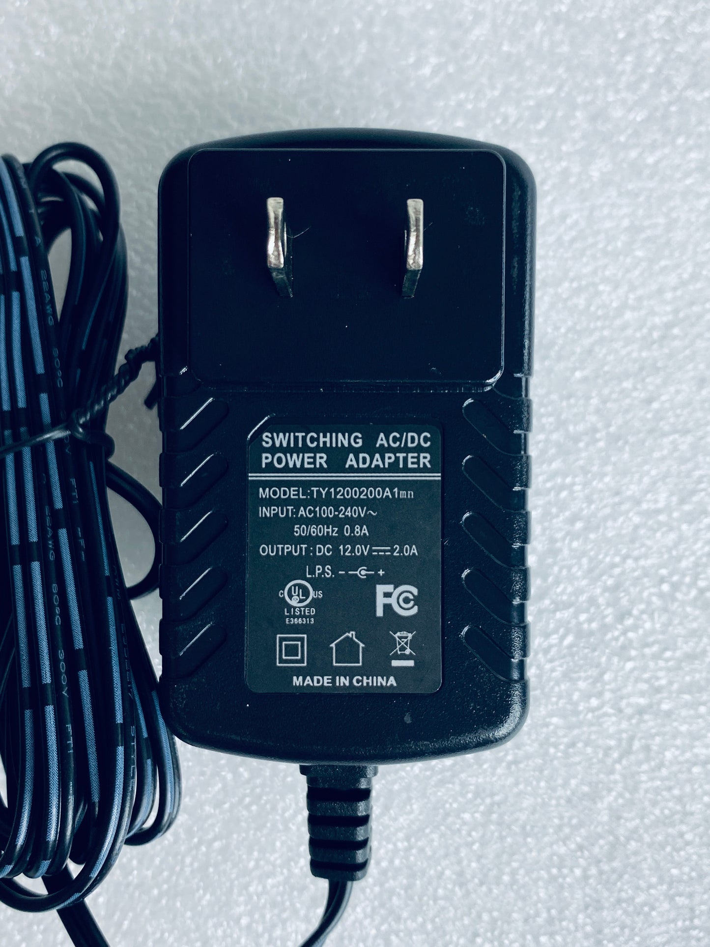 TY1200200A1MN AC/DC 12V 2A Switching Adapter & 4-Way Split Power Cable - (READ)