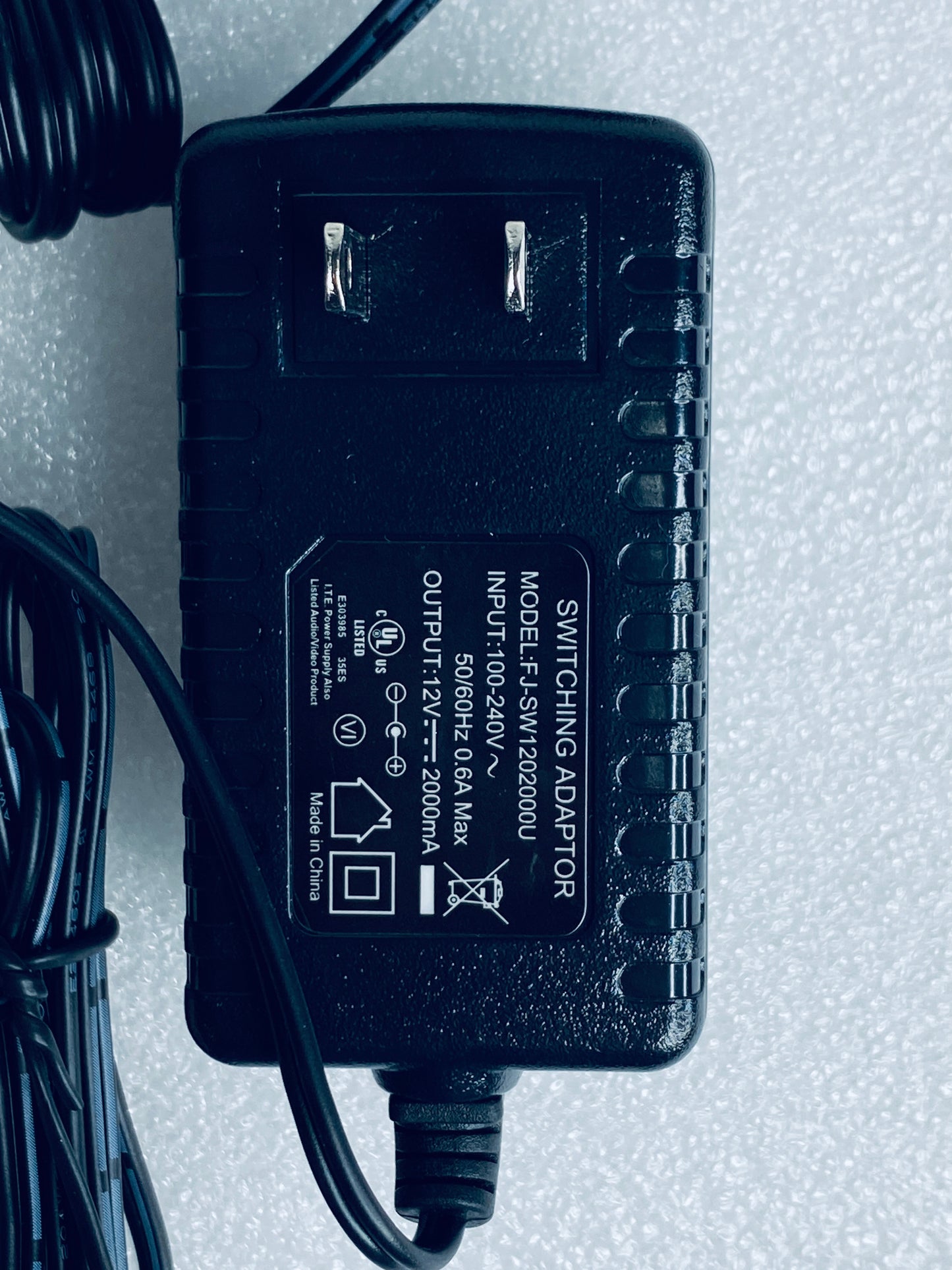 lot Of 2- FJ-SW1202000U AC/DC 12V 0.6A Switching Adapter & 4-Way Split Cord-READ