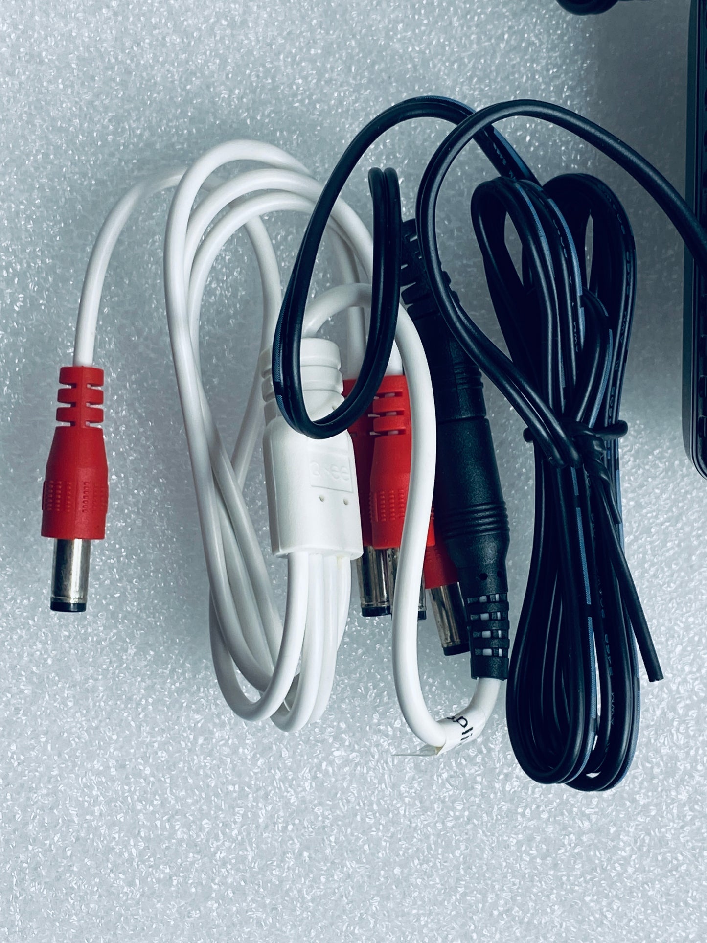 lot Of 2- FJ-SW1202000U AC/DC 12V 0.6A Switching Adapter & 4-Way Split Cord-READ