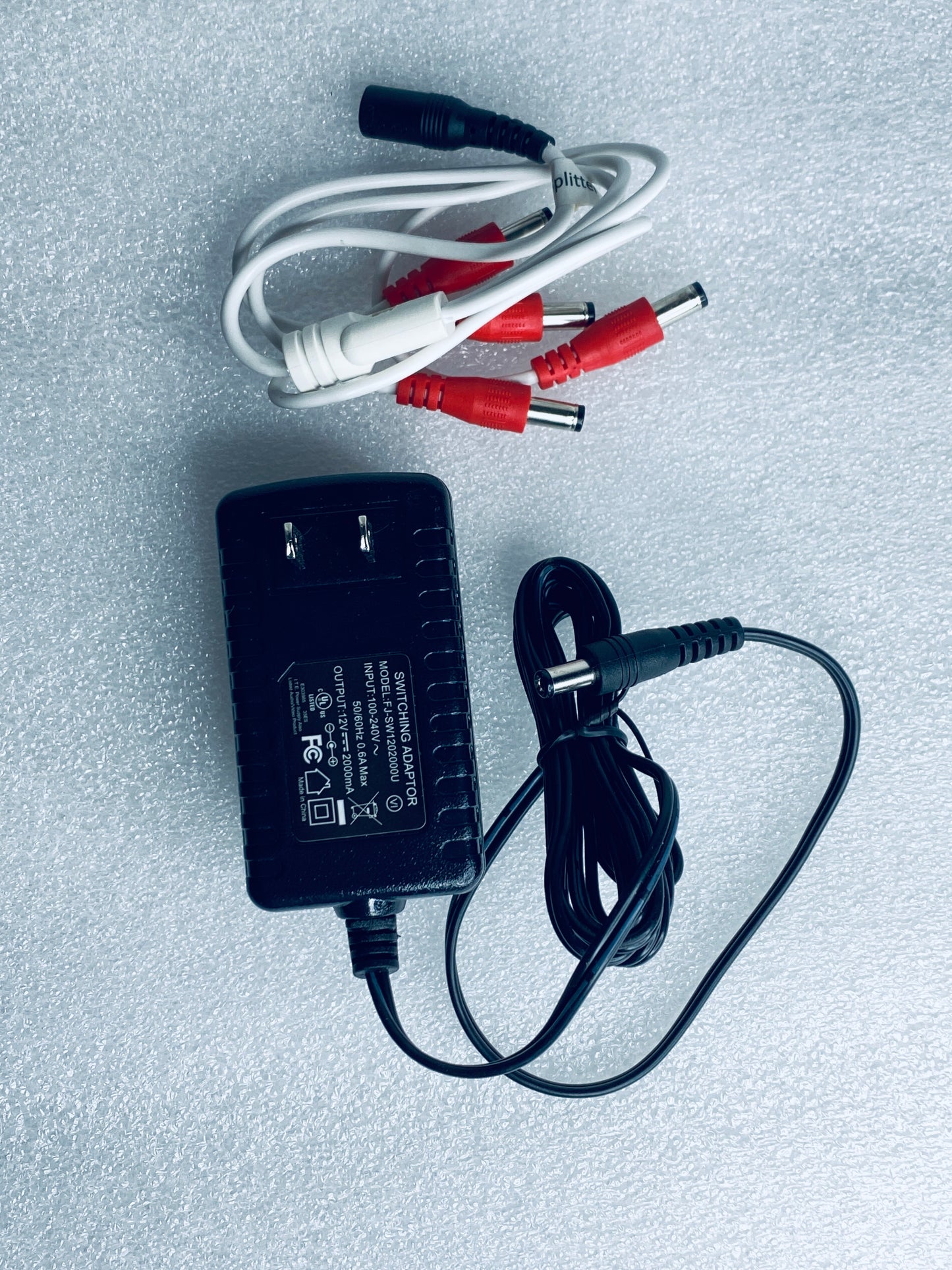 fJ-SW1202000U AC/DC 12V 0.6A Switching Adapter & 4-Way Split Cord