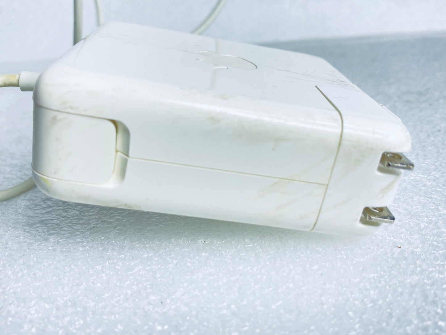 apple 85W MagSafe Power Adapter Magnetic T-Tip MacBook Pro, A1424 – (READ)