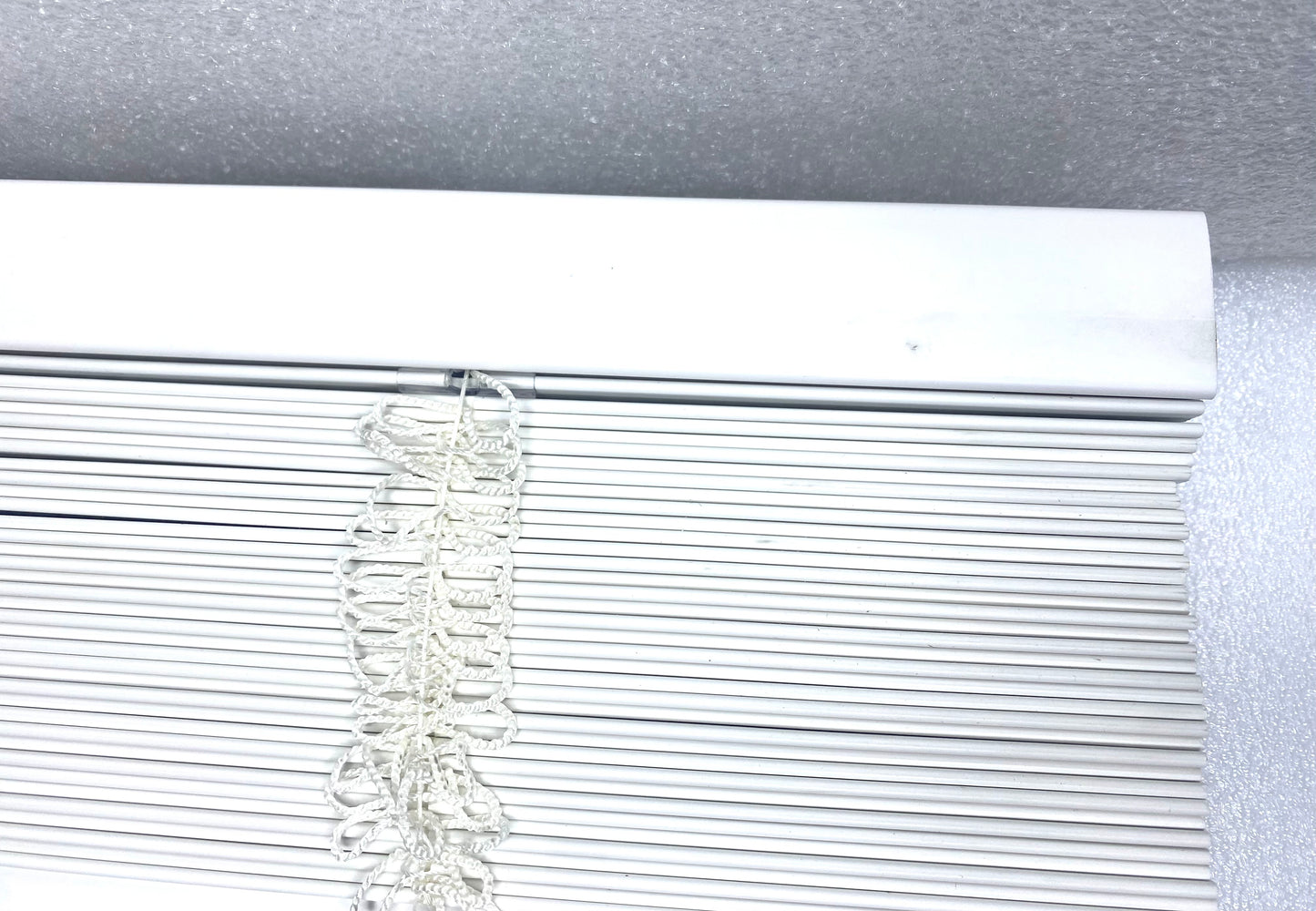 new Other LEVOLOR Trim+Go 2” White Faux Wood Cordless Blind, 27” x 64” - (READ)
