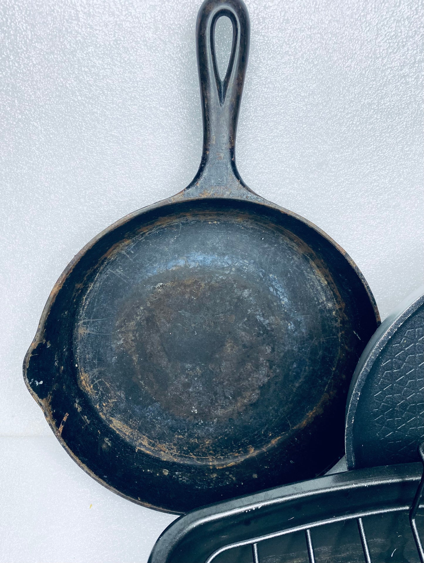 #84 - lot of 4 Kitchen Cookware Items Pans, Griddle, Roast Insert - (READ) - (IN CONDITION AS SHOWN)