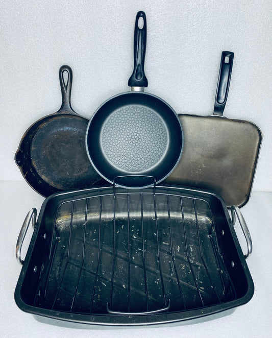 #84 - lot of 4 Kitchen Cookware Items Pans, Griddle, Roast Insert - (READ) - (IN CONDITION AS SHOWN)