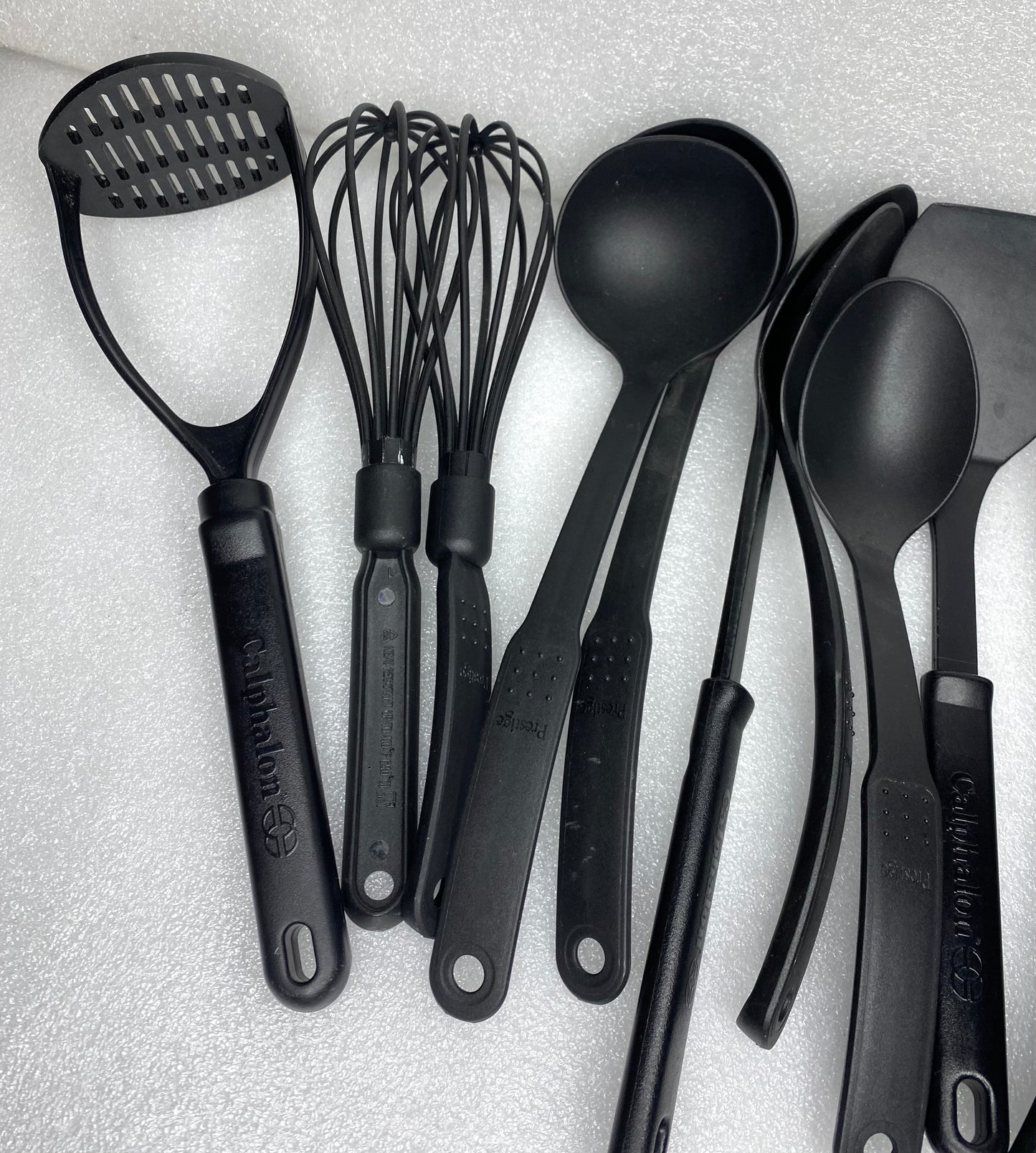 #85 - lot Of 17 Kitchen Cookware Utensils, Spatulas, Spoons - (READ) - (IN CONDITION & COLOR AS SHOWN)