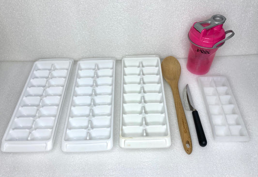 #86 - lot of 7 Kitchen Items, Includes Shaker, Spoon, Ice Trays, Knife - (READ) - (IN CONDITION AS SHOWN)