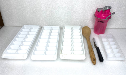 #86 - lot of 7 Kitchen Items, Includes Shaker, Spoon, Ice Trays, Knife - (READ) - (IN CONDITION AS SHOWN)