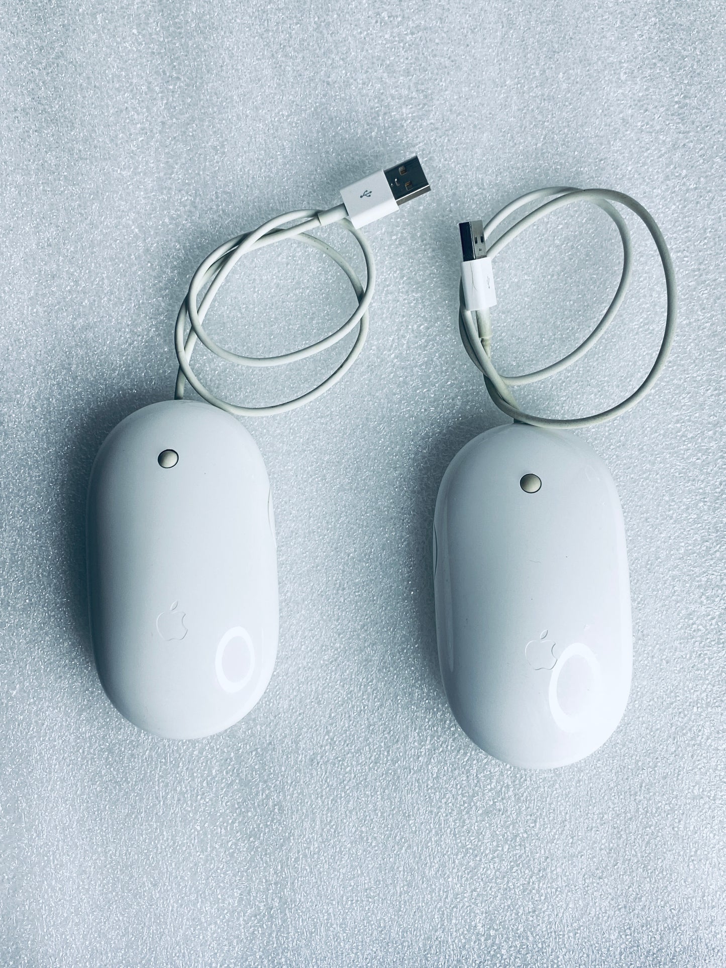 lot Of 2 - Apple Wired White USB Mighty/Optical Mouse, A1152 - (READ)