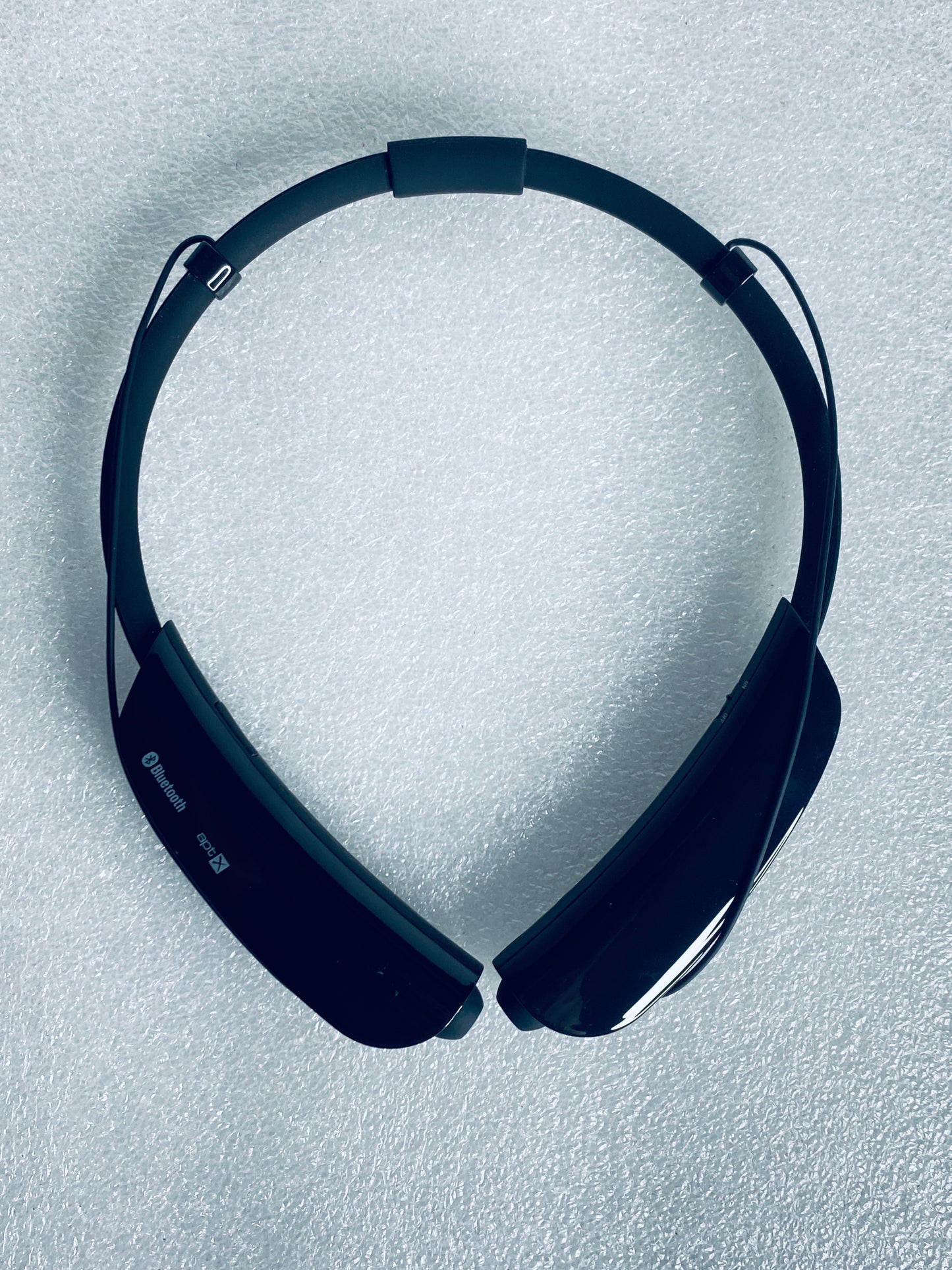 Insignia Wireless Bluetooth In-Ear Headset With Microphone, NS-CAHBTEB01-B