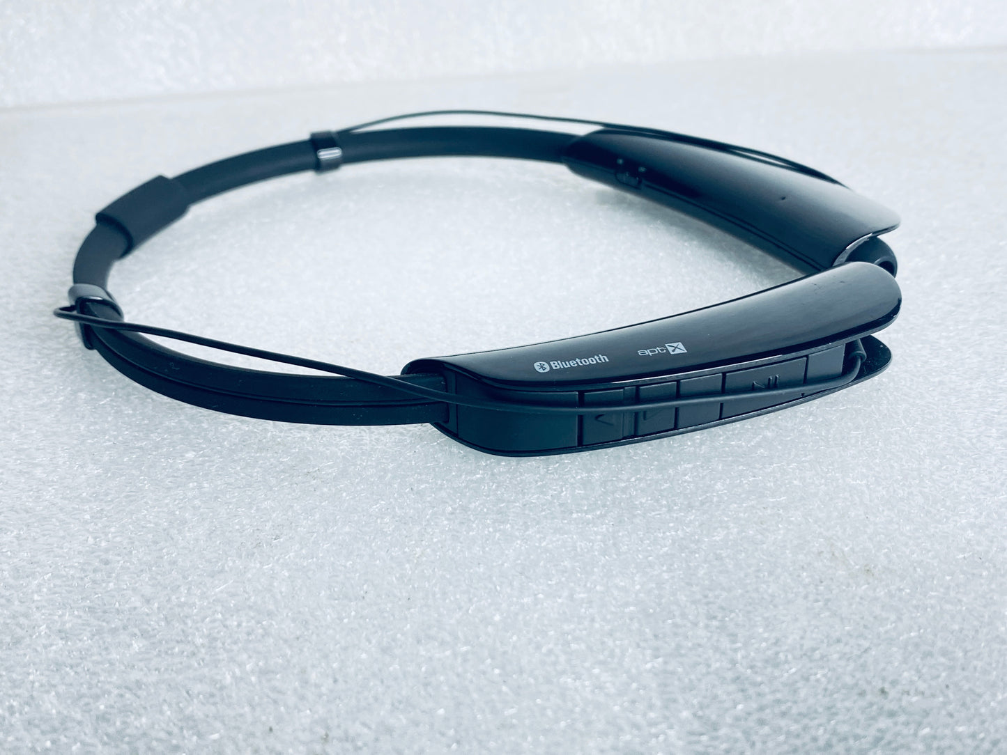 Insignia Wireless Bluetooth In-Ear Headset With Microphone, NS-CAHBTEB01-B