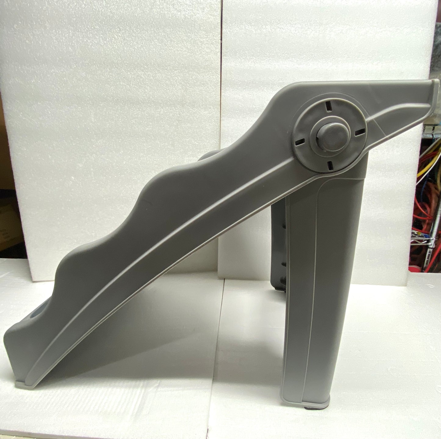 new Other - Top Paw 4-Step Foldable Gray Plastic Steps, 24" x 19.5" x 16.3"-READ