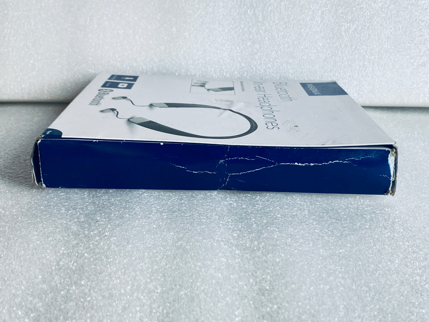 insignia Wireless Bluetooth In-Ear Headset W/Microphone, NS-CAHBTEB02 - (READ)