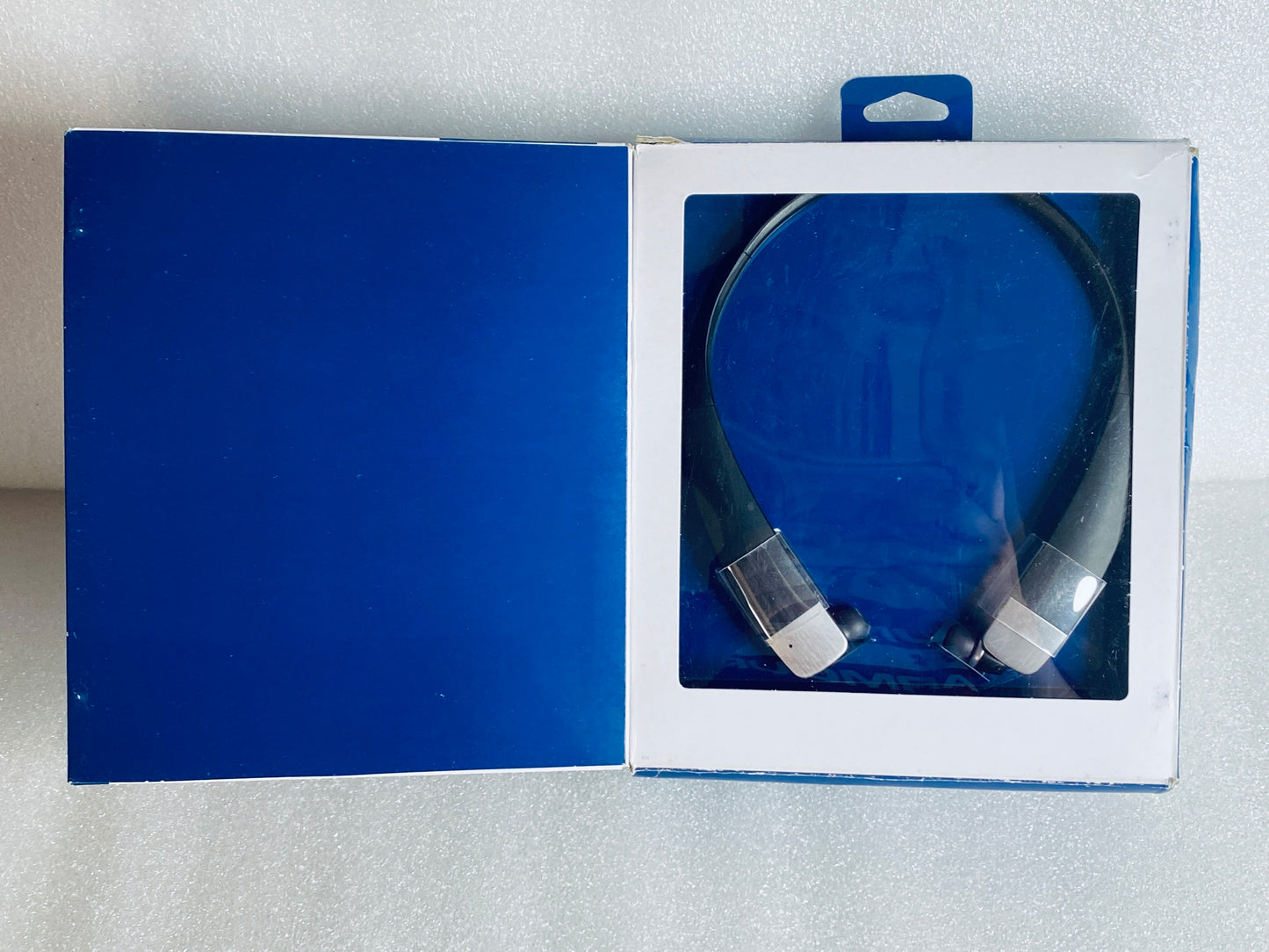 insignia Wireless Bluetooth In-Ear Headset W/Microphone, NS-CAHBTEB02 - (READ)