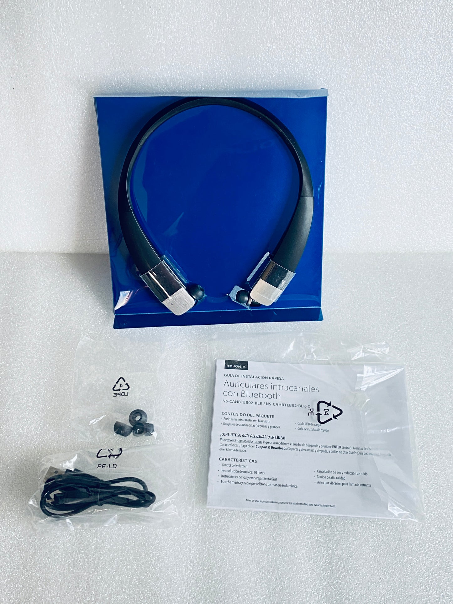 insignia Wireless Bluetooth In-Ear Headset W/Microphone, NS-CAHBTEB02 - (READ)