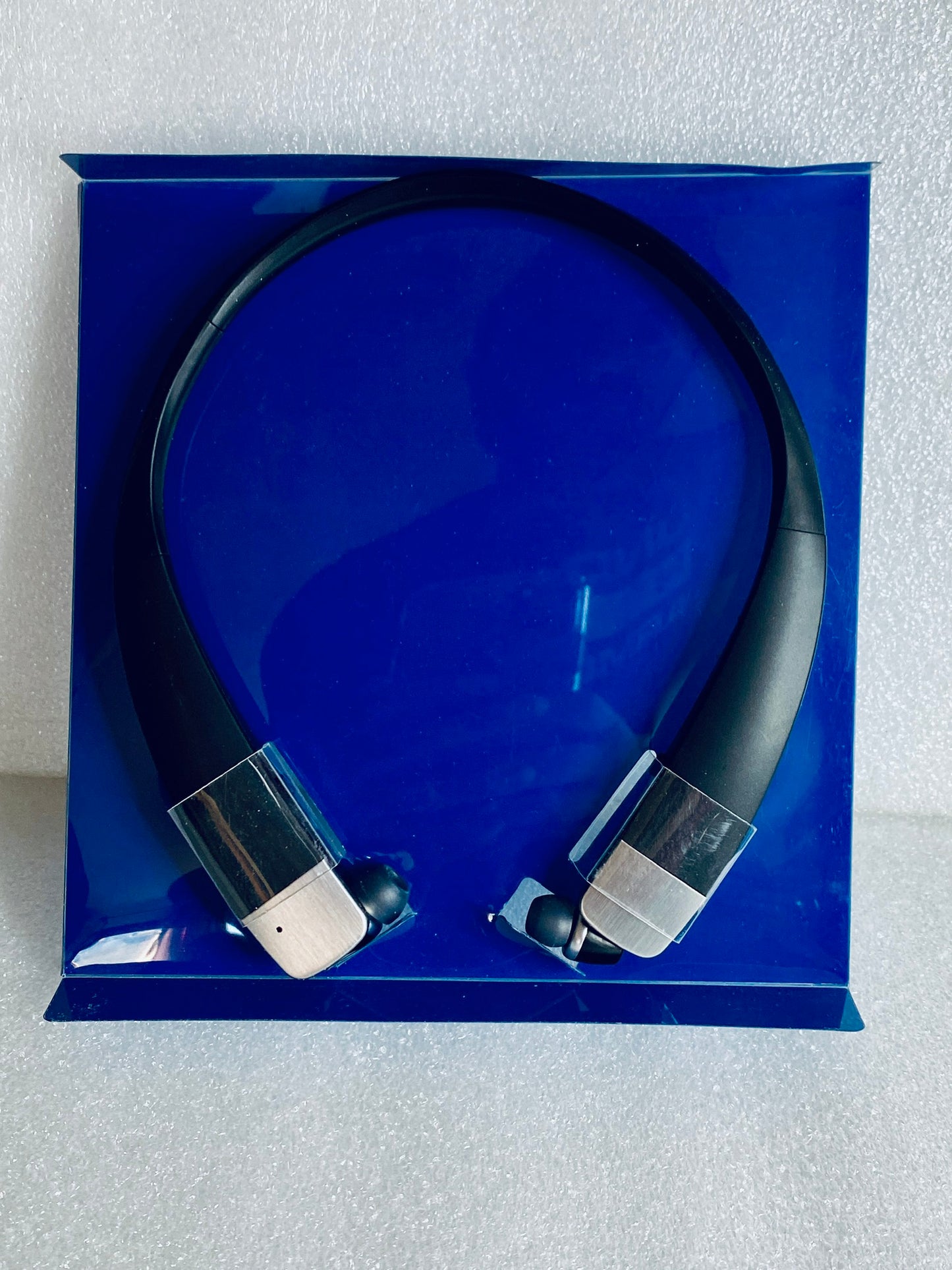 insignia Wireless Bluetooth In-Ear Headset W/Microphone, NS-CAHBTEB02 - (READ)