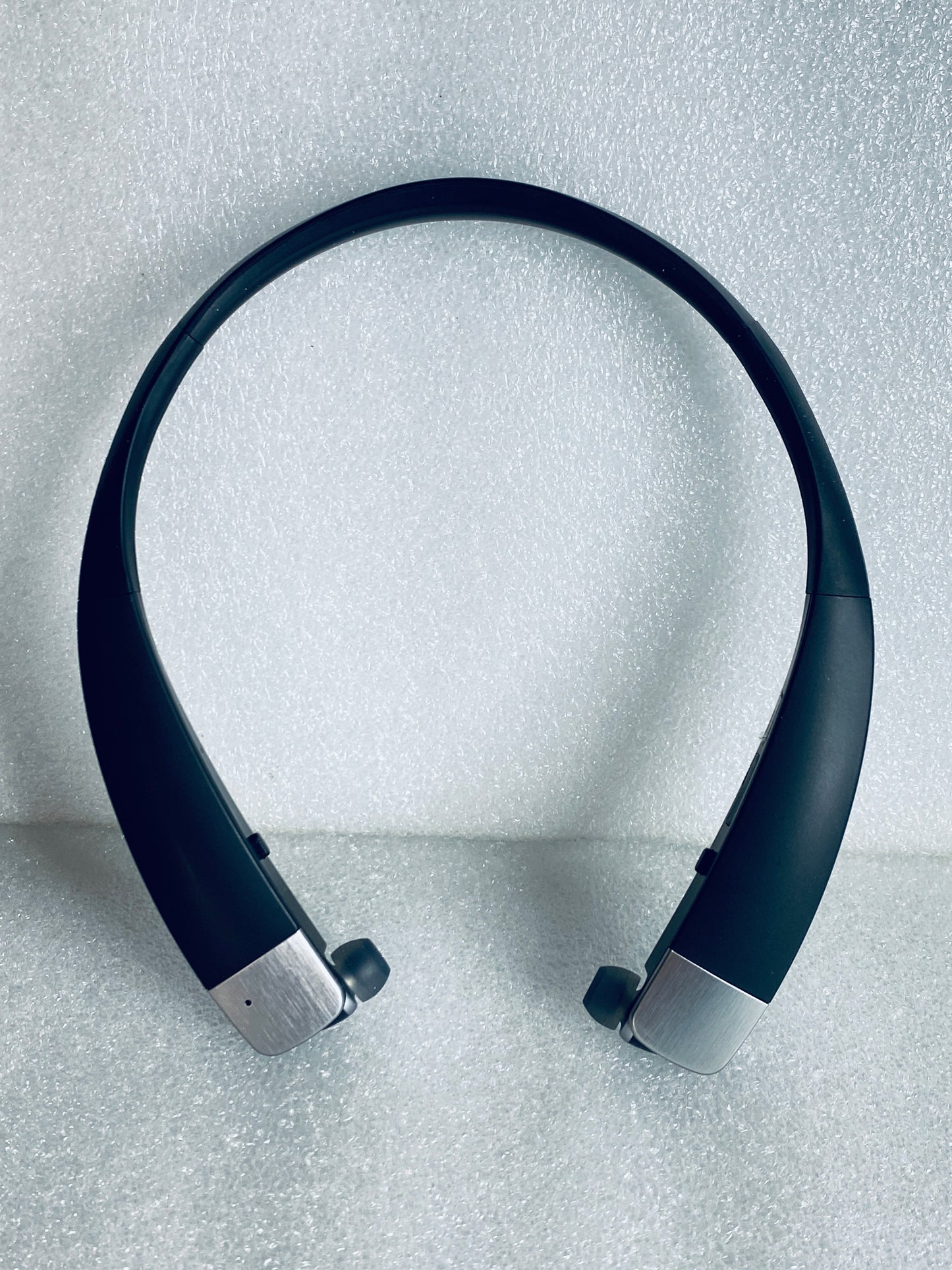 insignia Wireless Bluetooth In-Ear Headset W/Microphone, NS-CAHBTEB02 - (READ)