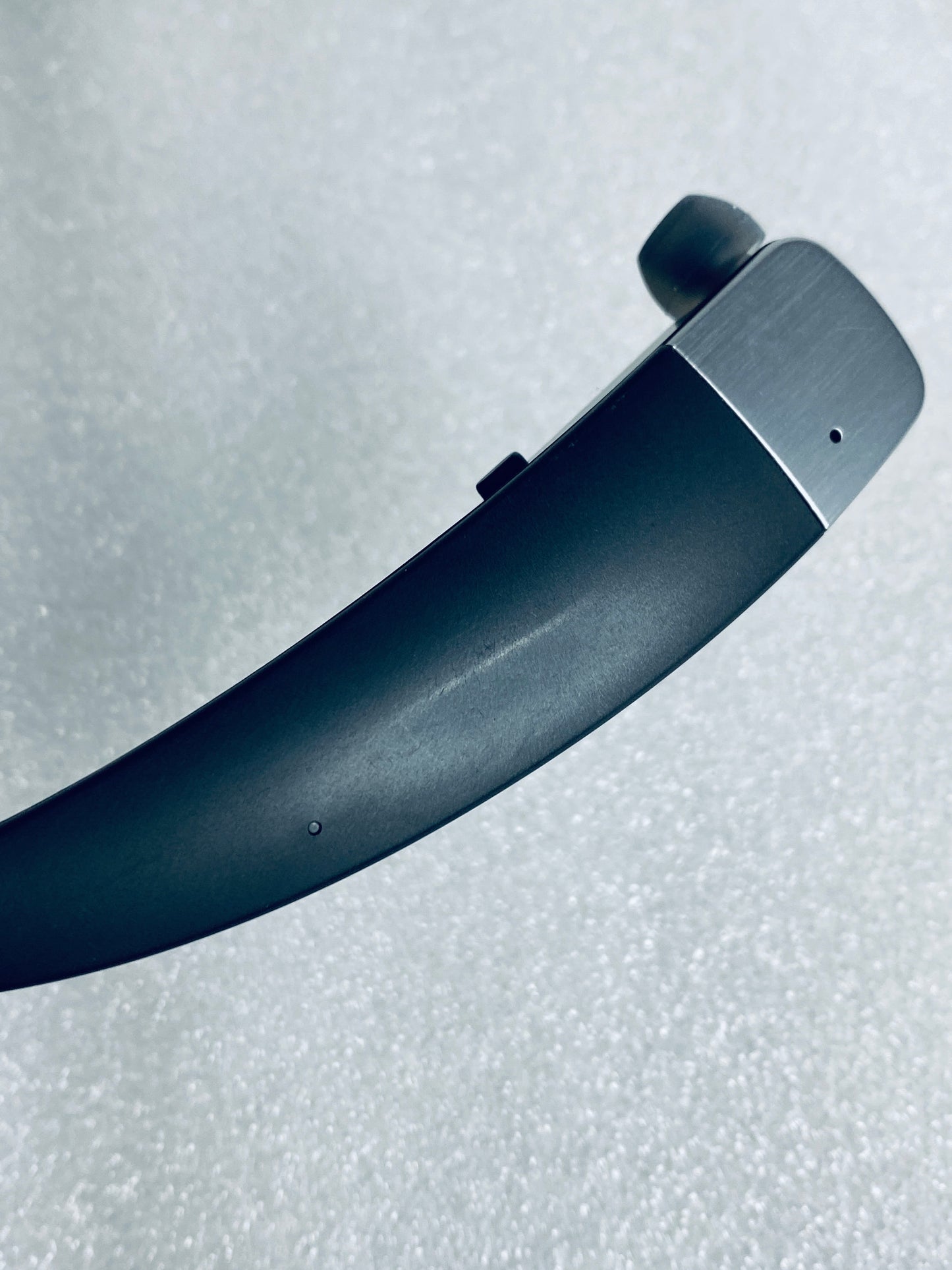 insignia Wireless Bluetooth In-Ear Headset W/Microphone, NS-CAHBTEB02 - (READ)