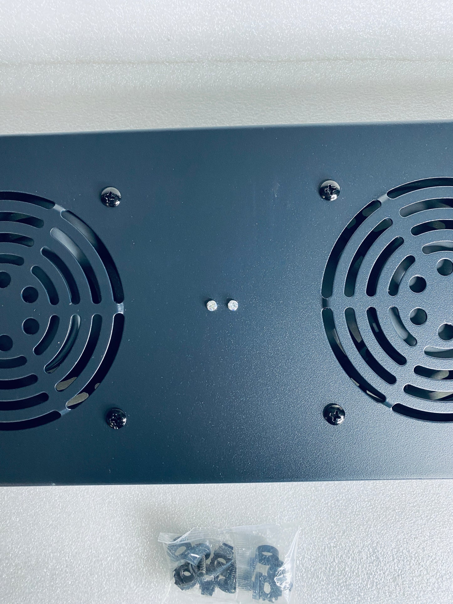 NavePoint Black Rack Cabinet Mounted Server Cooling System With 2 Fans - (READ)