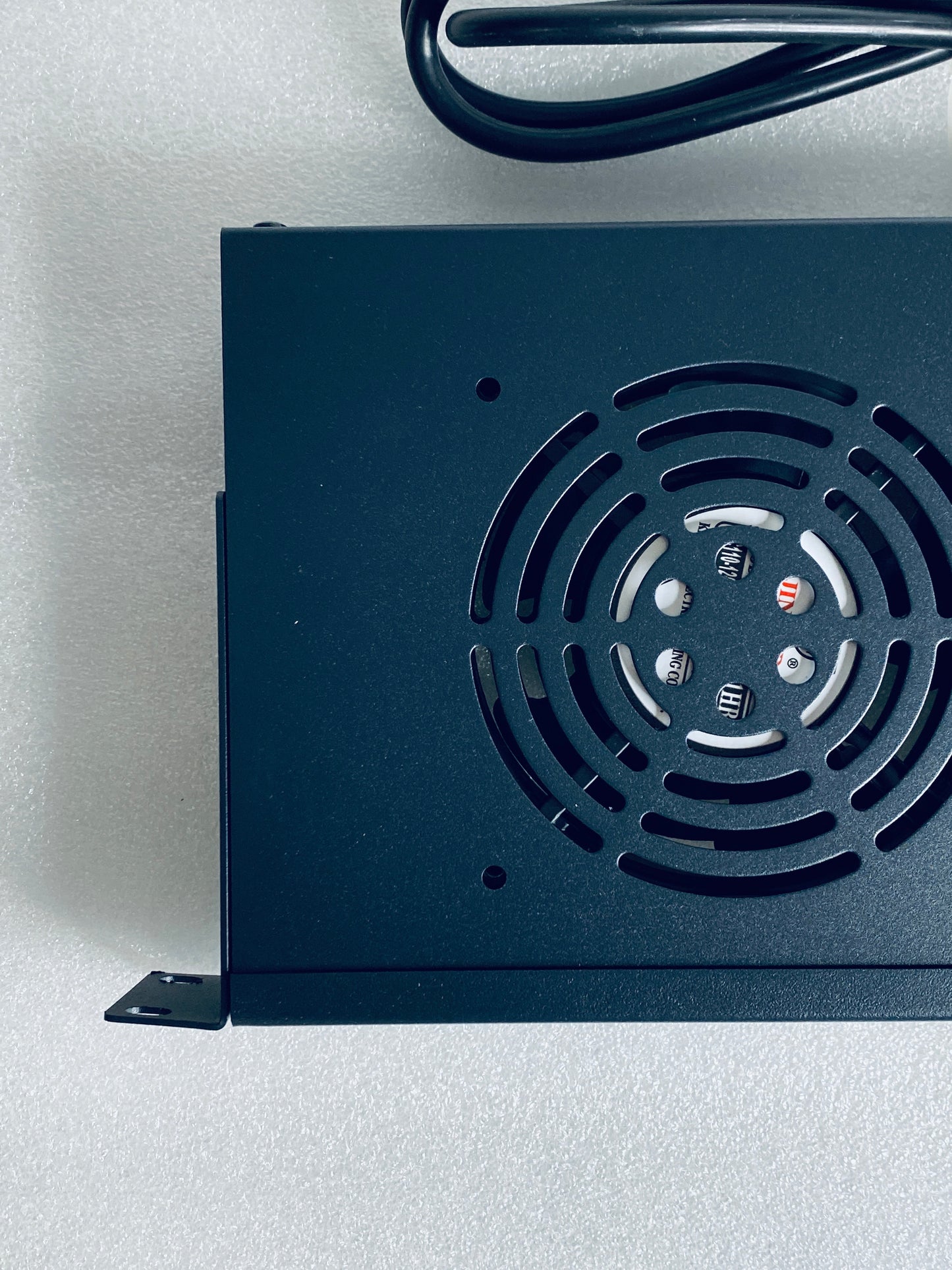 NavePoint Black Rack Cabinet Mounted Server Cooling System With 2 Fans - (READ)