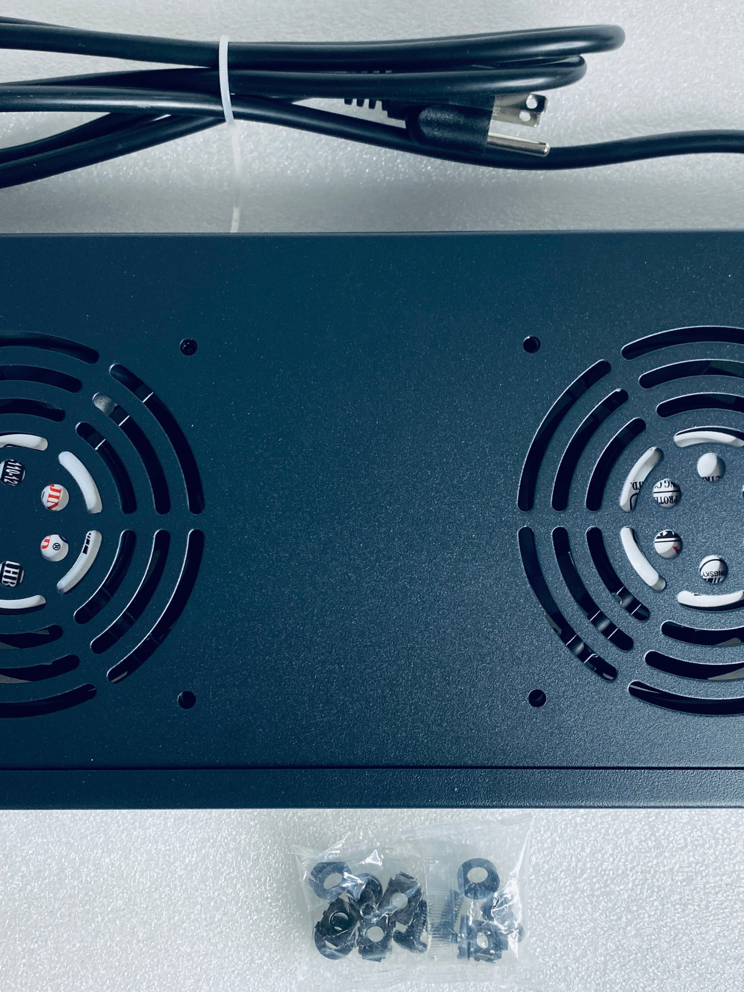 NavePoint Black Rack Cabinet Mounted Server Cooling System With 2 Fans - (READ)